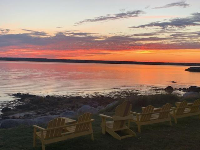 Whispering Waves Cottages Shelburne Exterior foto